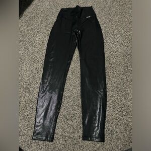 NWOT Bombshell Shine Leggings